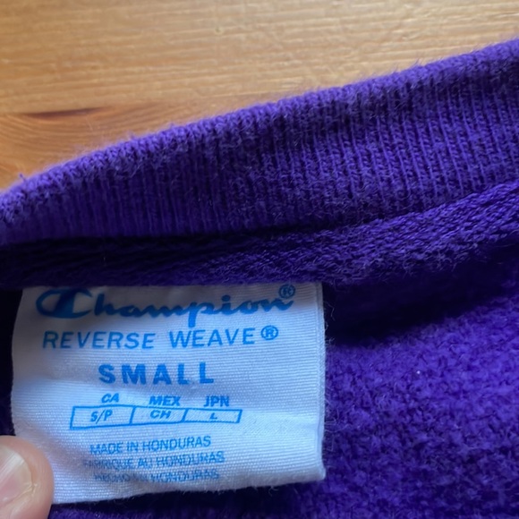 Champion small purple sweatshirt. Excellent condition - Picture 2 of 4